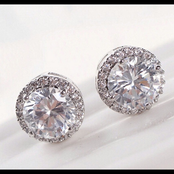 Gorgeous Halo Earrings! 🤩 - Picture 2 of 4